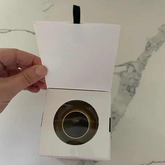 Mini Wireless Speaker - Gold - Picture 2 of 8